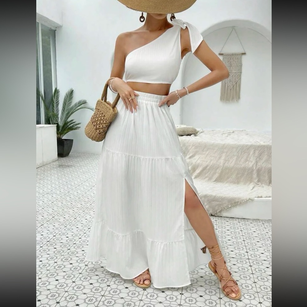 One shoulder knot top top & split thigh ruffle hem skirt